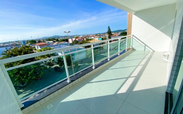 Apartamento Arejado com Localização Estratégica e Varandão - 203