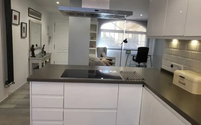 Luxurious Three Bedroom Duplex Apt Close to Beach