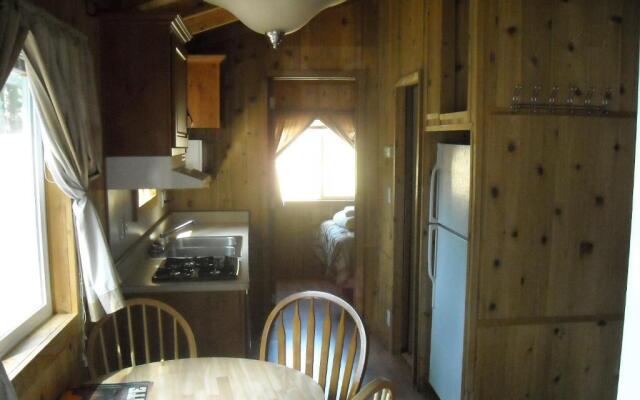 Yosemite Lakes Cabin 40