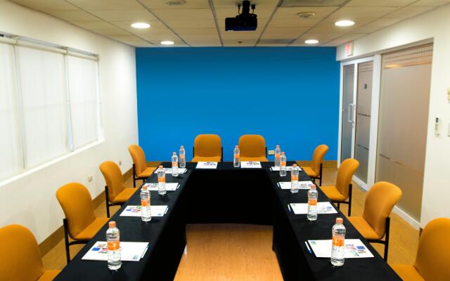 Holiday Inn Express Monterrey Galerias by IHG