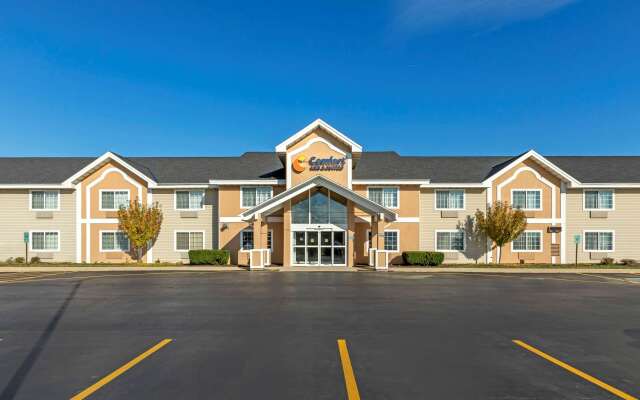 Comfort Inn & Suites Jackson - West Bend