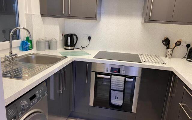 Penthouse Waterfront Apartment - St Neots