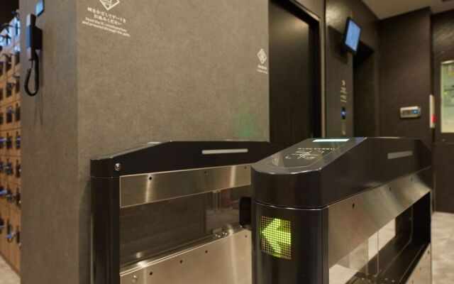 Rembrandt Cabin and Spa Shimbashi - Caters to Men
