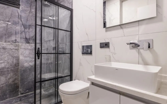 Central and Modernly Furnished Flat in Sisli