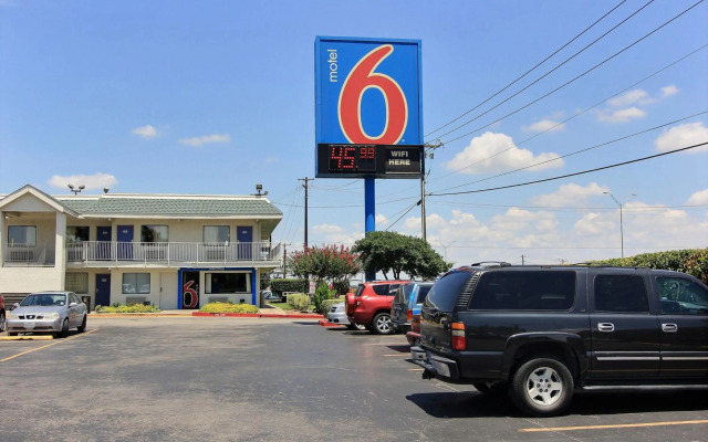 Motel 6 Austin, TX - North Central