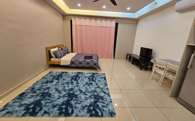 Hill 10 Residences I-City by Beestay