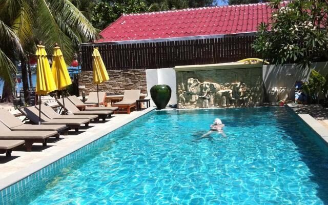Kamala Beachfront Apartment