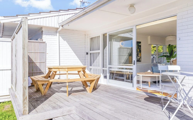 Takapuna 2 Br House Near Beach W/ Parking
