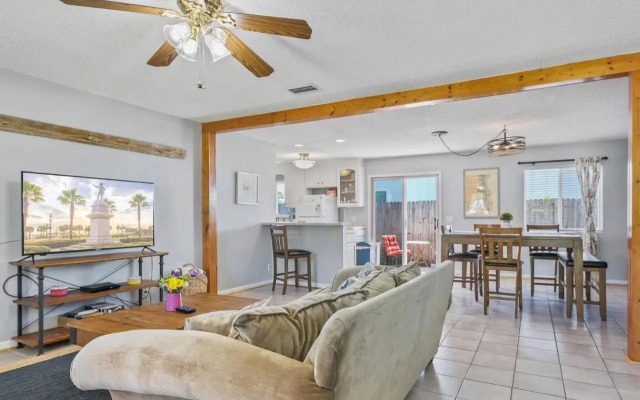 Beach Bungalow 700