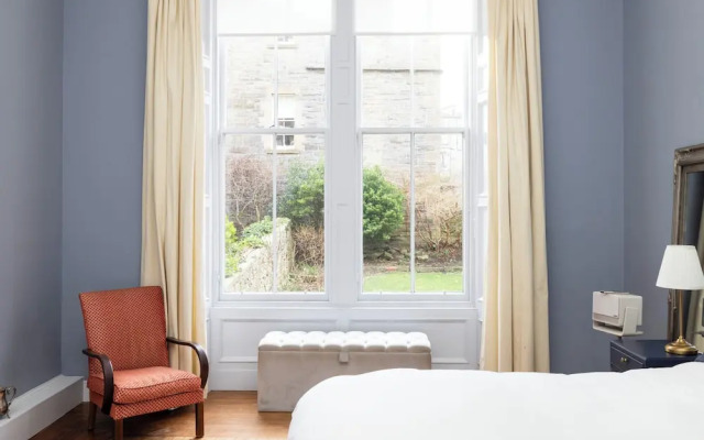 Spacious 2-Bedroom Ground Floor Flat