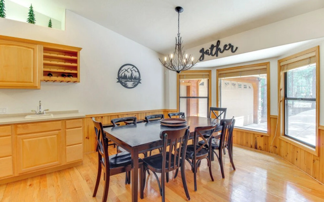 Pinetop-lakeside Cabin w/ Fireplace + Grill!