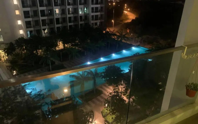 Closeup Pool View Romantic Couples Holiday 12