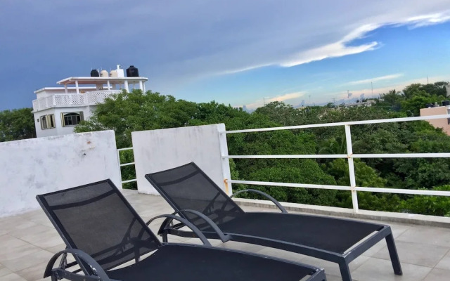 Yellow Submarine Sea View