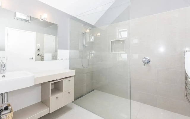 The Lakehouse - Cromwell Holiday Home