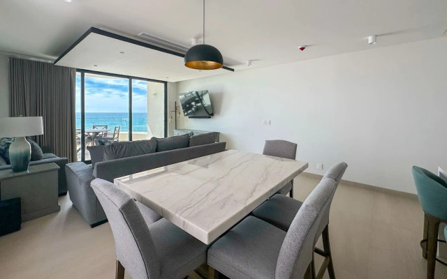 Paradise Found Luxe 2BR Condo in Iconic Location