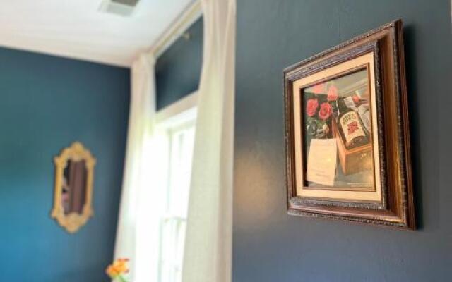 1823 Historic Rose Hill Inn