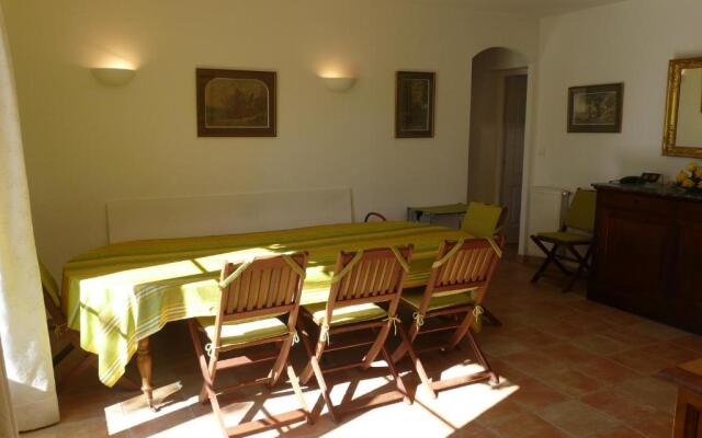 Agréable Villa Familiale Avec Piscine Chauffée, Grand Jardin, Située Proche du Centre du Village de Mouriès Au Coeur Des Alpilles, 10 Personnes, Ls1-140 Baguie Roso