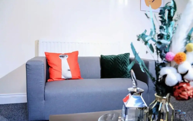 Beautiful 5-bed House Roker Beach