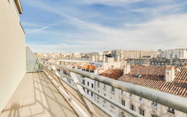 Bright T3 of 54m ² With Balcony