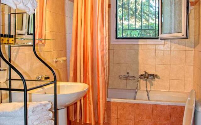 Dual house in Methydrio