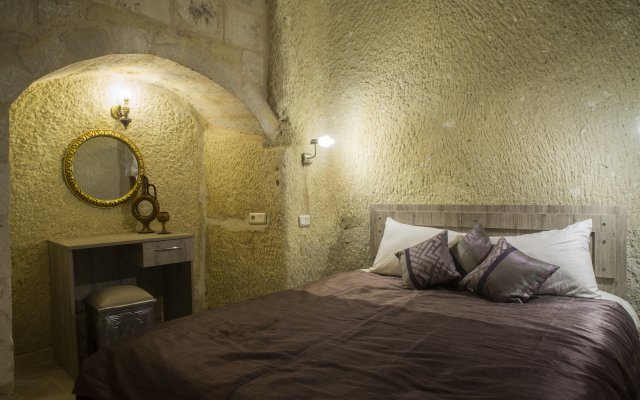 Bedrock Cave Hotel - Adults Only