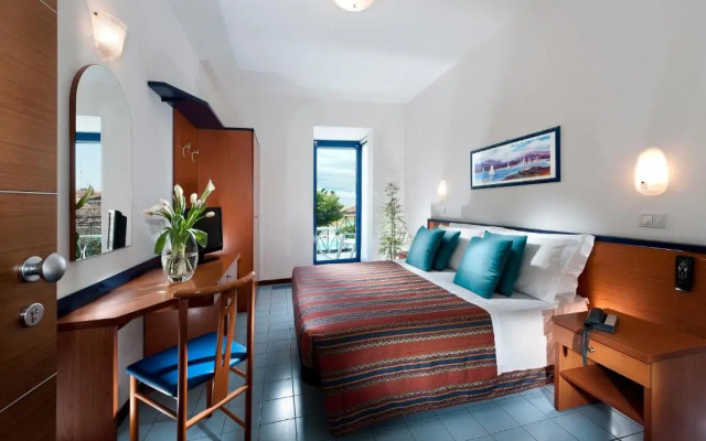 Hotel Paris Resort