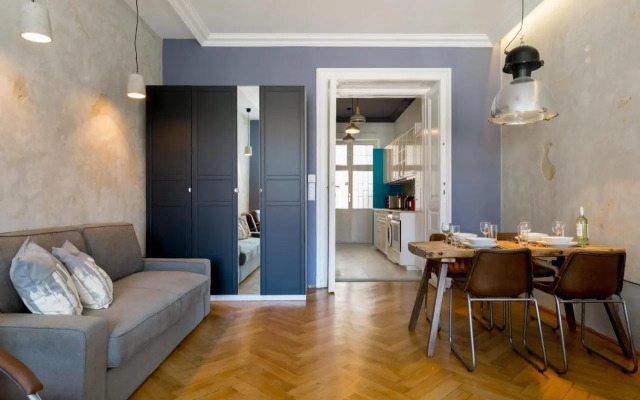 Designer Dream Home In The Absolute Center
