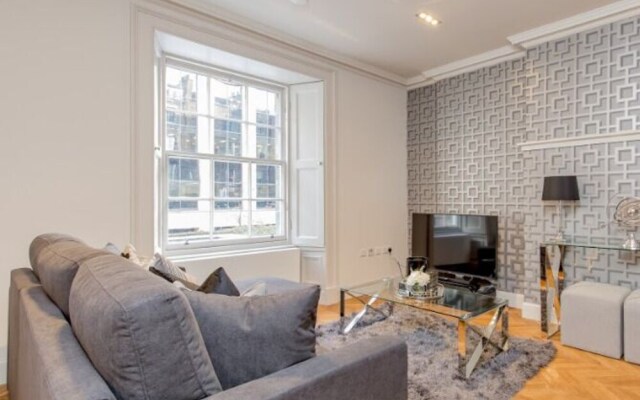 Chic and Sophisticated Apartment in the West End, Edinburgh