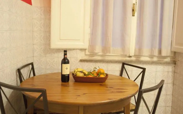 Absolute Colosseum Apartment