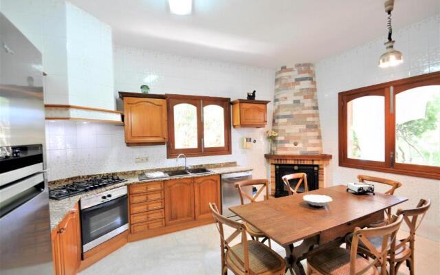 Beautiful 5-Bed House quiet area close to Campos