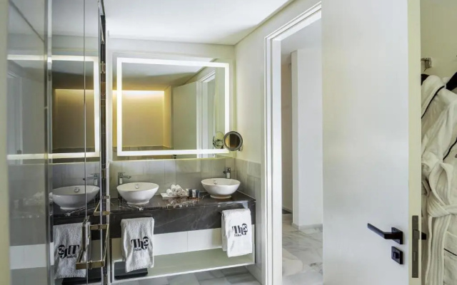 Th8 Palm Dubai Beach Resort, Vignette Collection, by IHG