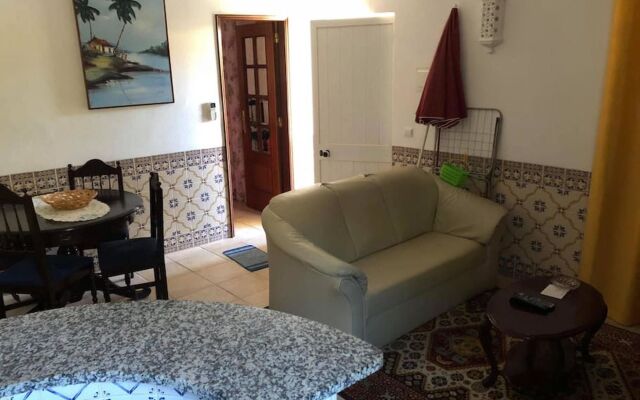 House With one Bedroom in Odiáxere, With Pool Access, Enclosed Garden