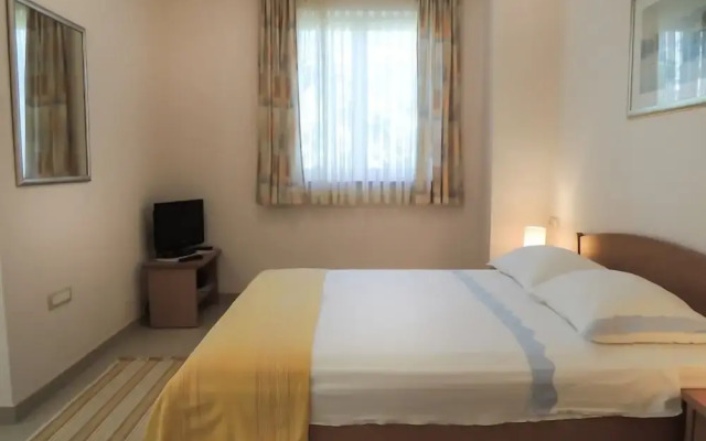 Smilja - 150 m From Pebble Beach - SA3
