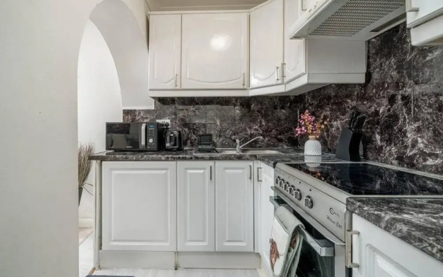 Charming London Apartment Near Edith Grove