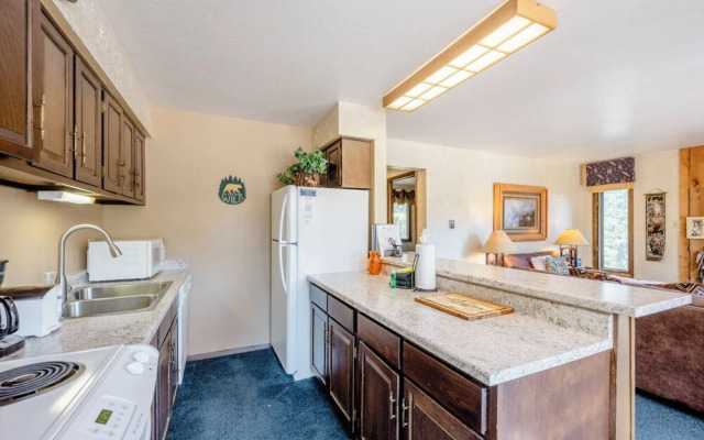 Four O'clock Lodge B14