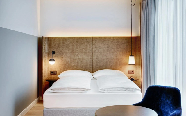 Stage 12 Hotel by Penz