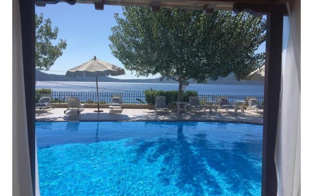 Beach Villa 5 Steps Away From The Sea