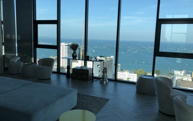 The Base Central Pattaya by Minsu