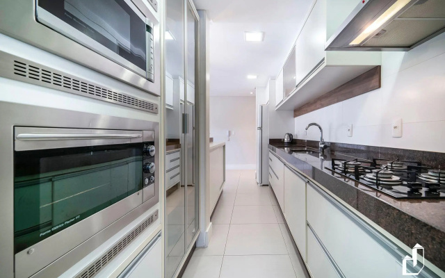 Kremer Residence: Apto 202 amplo próximo ao mar