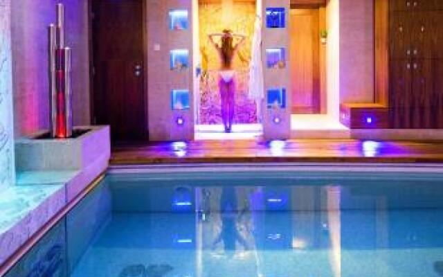 Mala Anglia Deluxe Rooms & SPA