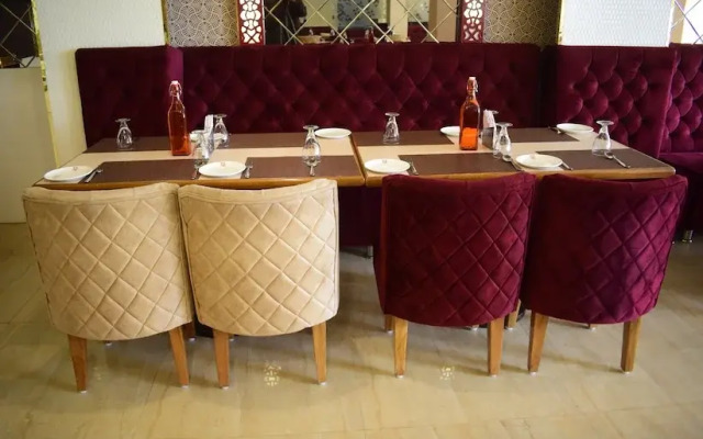 Hotel Naveen Continental @ 2Minutes Walk From Zero Road Bus Stand