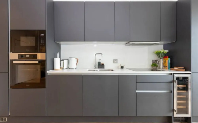 Tranquil & Stylish 1 Bedroom Flat With Private Balcony