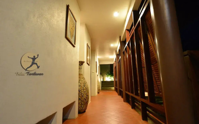 De Chom Villa