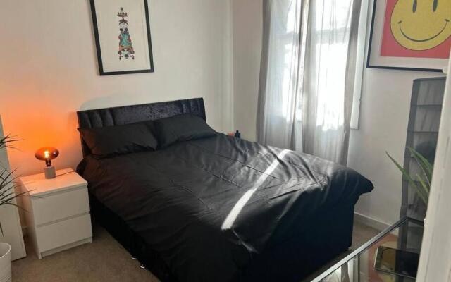 Spacious 3 bedroom house close to city centre