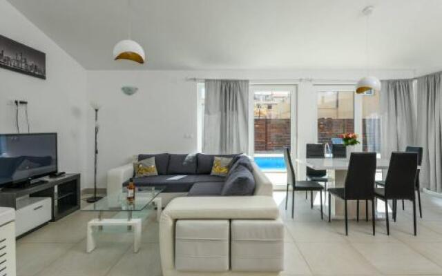 Bobo Family house with pool