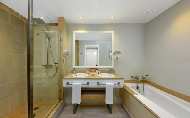 Mauricia Beachcomber Resort & Spa