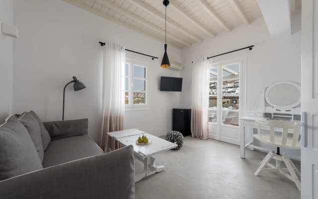 Cova Mykonos Suites