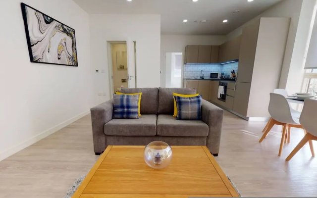 Luxury Stevenage North Central Apartment Business Leisure