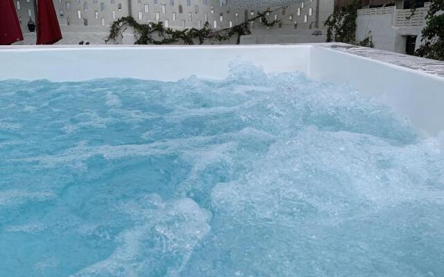 Valtisya House Pool & Airport