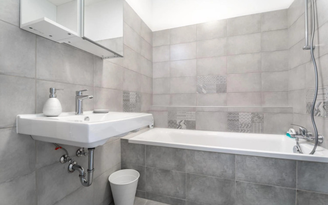 BpR CHIC White Home with Terrace & A/C & Garage